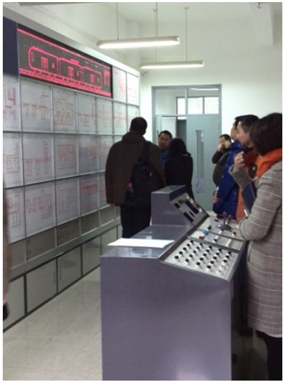 城市軌道交通列車電氣回路系統(tǒng)教學(xué)平臺 系統(tǒng)現(xiàn)場拍攝圖片