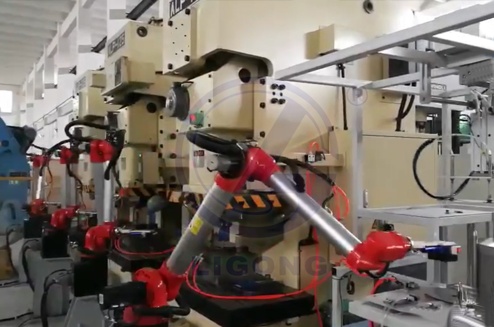 沖壓生產(chǎn)線工業(yè)機(jī)器人